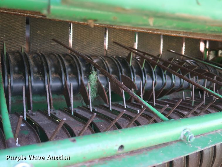 image for item DK3715 2013 John Deere 569 Premium  round baler