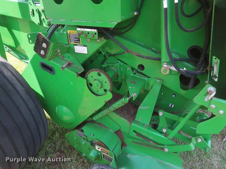 image for item DK3715 2013 John Deere 569 Premium  round baler