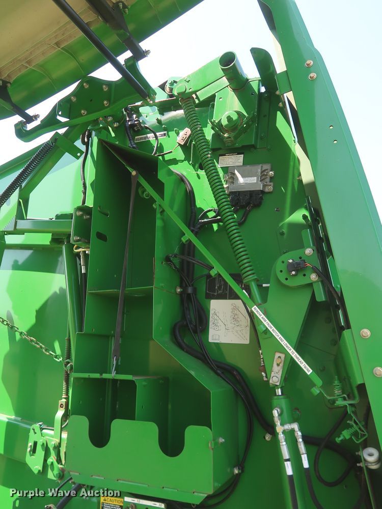 image for item DK3715 2013 John Deere 569 Premium  round baler