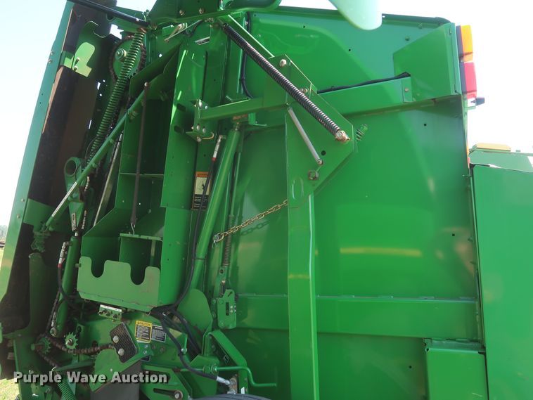 image for item DK3715 2013 John Deere 569 Premium  round baler