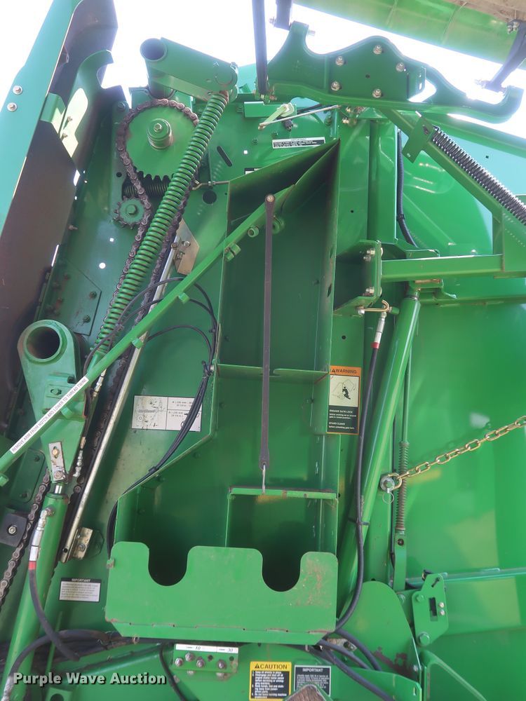 image for item DK3715 2013 John Deere 569 Premium  round baler