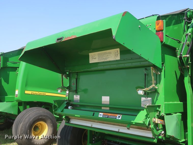 image for item DK3715 2013 John Deere 569 Premium  round baler