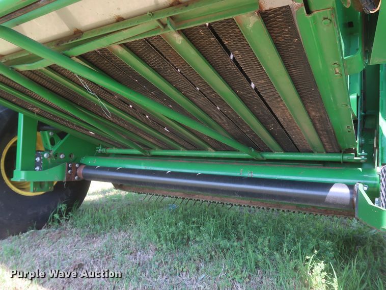 image for item DK3715 2013 John Deere 569 Premium  round baler