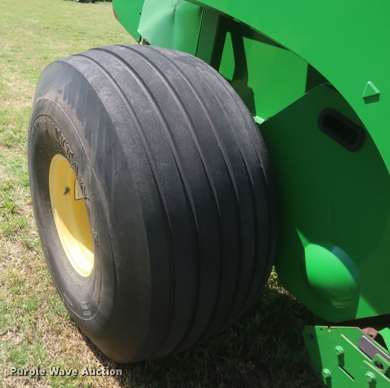 image for item DK3715 2013 John Deere 569 Premium  round baler