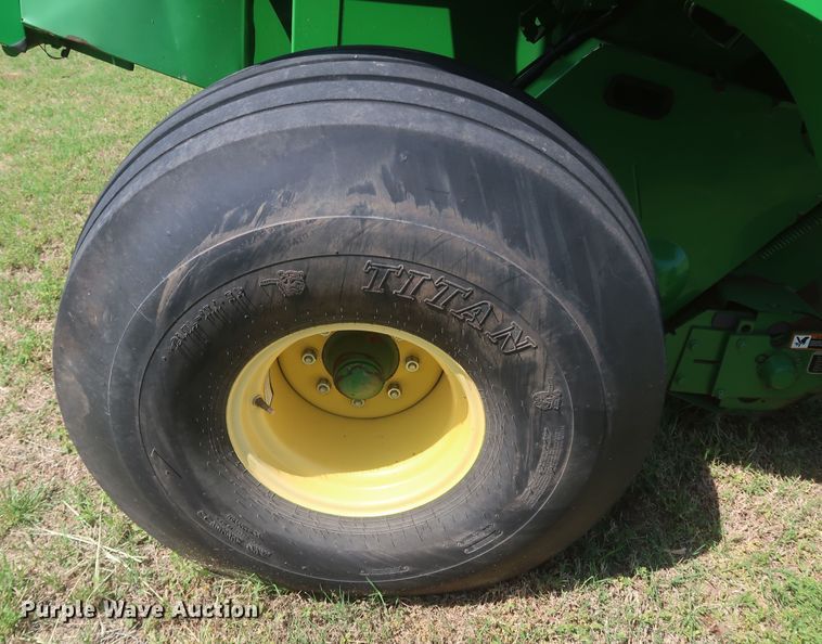 image for item DK3715 2013 John Deere 569 Premium  round baler