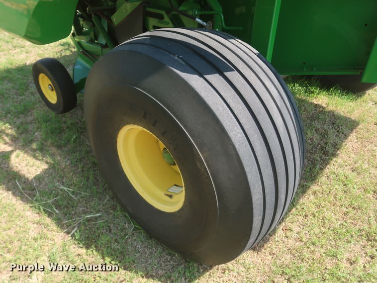image for item DK3715 2013 John Deere 569 Premium  round baler