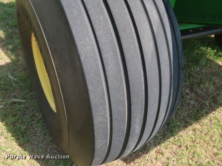 image for item DK3715 2013 John Deere 569 Premium  round baler