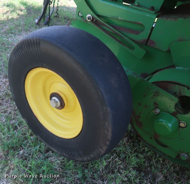 image for item DK3715 2013 John Deere 569 Premium  round baler