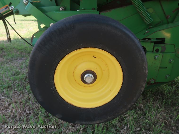 image for item DK3715 2013 John Deere 569 Premium  round baler