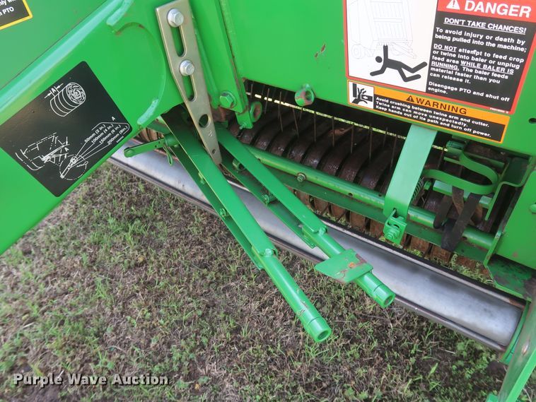 image for item DK3716 2013 John Deere 569 Premium  round baler