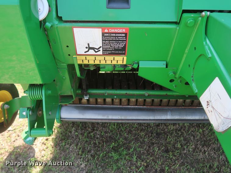 image for item DK3716 2013 John Deere 569 Premium  round baler
