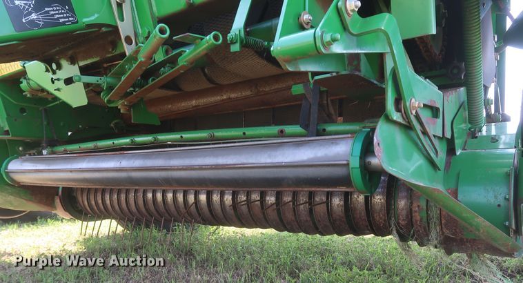 image for item DK3716 2013 John Deere 569 Premium  round baler