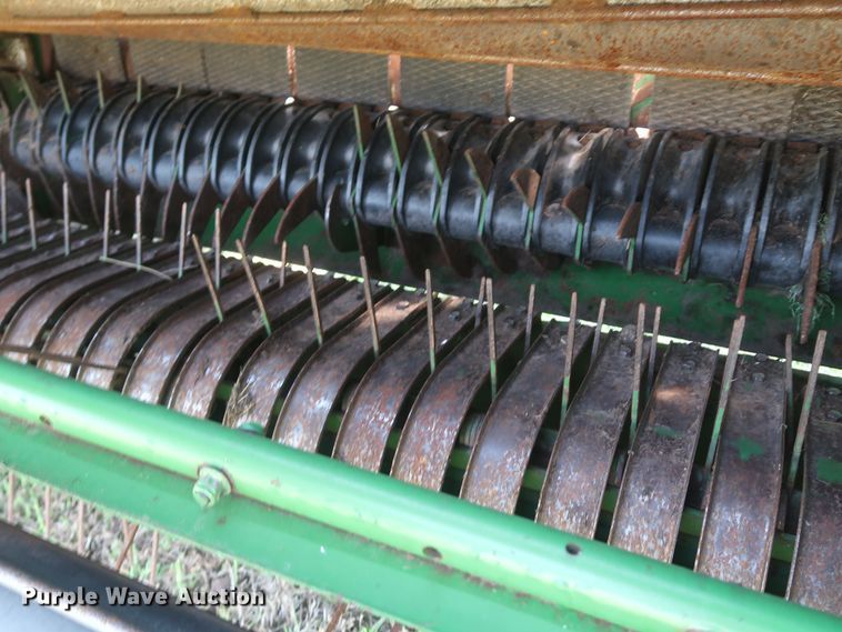 image for item DK3716 2013 John Deere 569 Premium  round baler