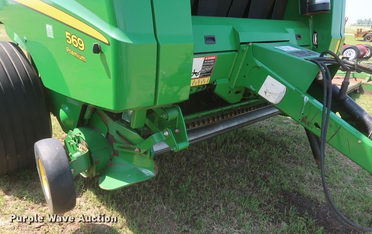 image for item DK3716 2013 John Deere 569 Premium  round baler