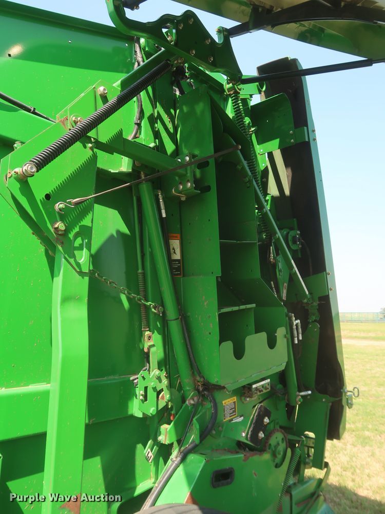 image for item DK3716 2013 John Deere 569 Premium  round baler