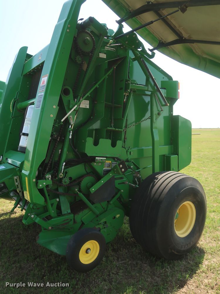 image for item DK3716 2013 John Deere 569 Premium  round baler