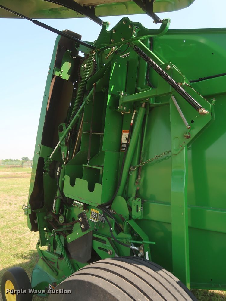 image for item DK3716 2013 John Deere 569 Premium  round baler