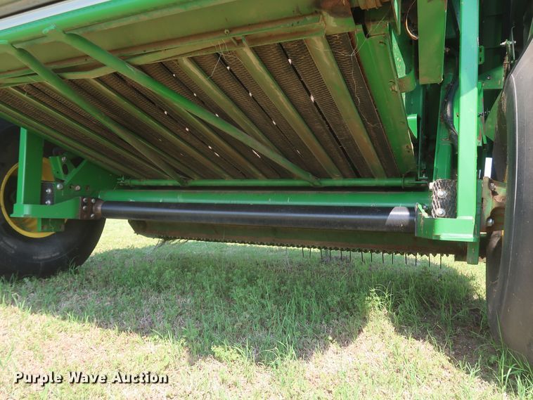 image for item DK3716 2013 John Deere 569 Premium  round baler