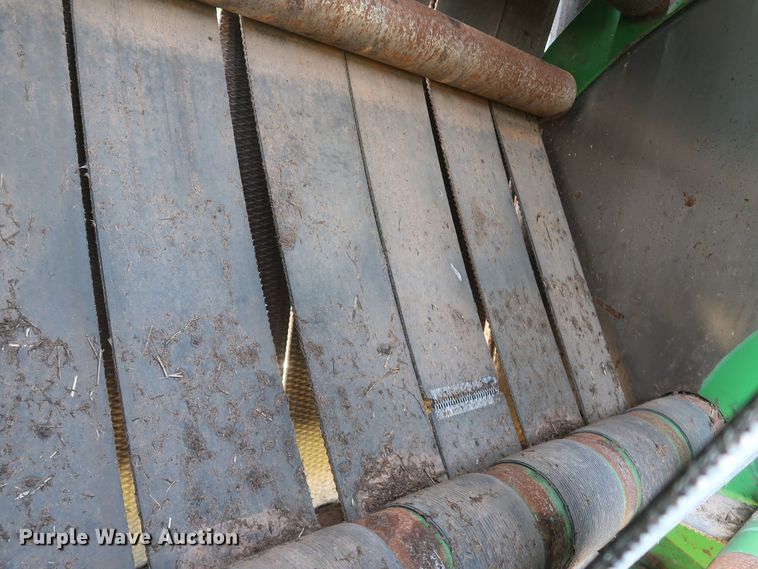 image for item DK3716 2013 John Deere 569 Premium  round baler