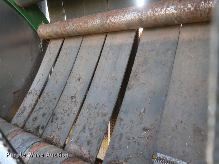 image for item DK3716 2013 John Deere 569 Premium  round baler