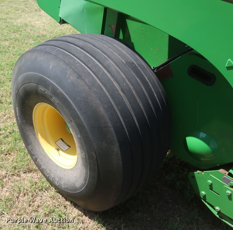 image for item DK3716 2013 John Deere 569 Premium  round baler