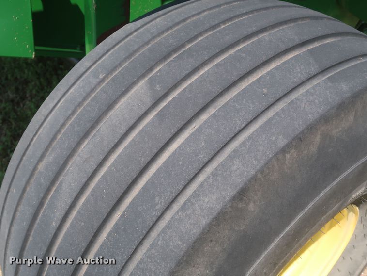 image for item DK3716 2013 John Deere 569 Premium  round baler