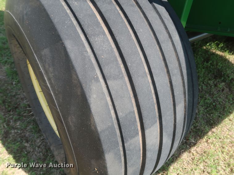 image for item DK3716 2013 John Deere 569 Premium  round baler