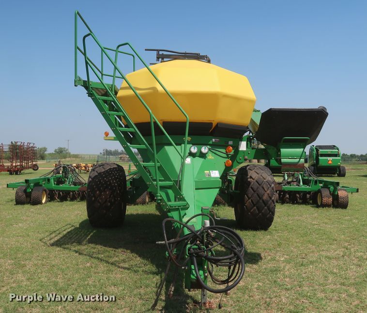 2007 John Deere 1890 air seeder in Hennessey, OK Item DK3722 sold