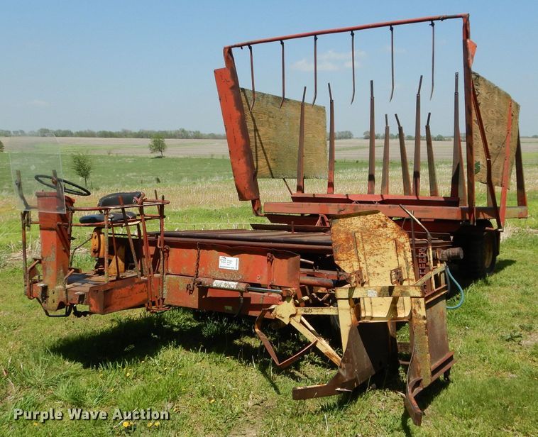 image for item DM4494 New Holland Stackliner 1047  bale stacker