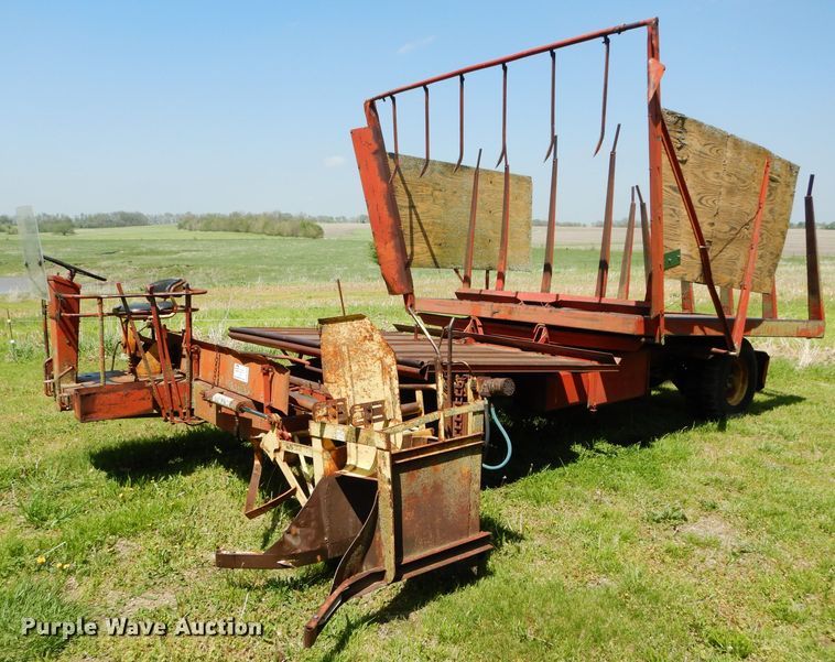 image for item DM4494 New Holland Stackliner 1047  bale stacker
