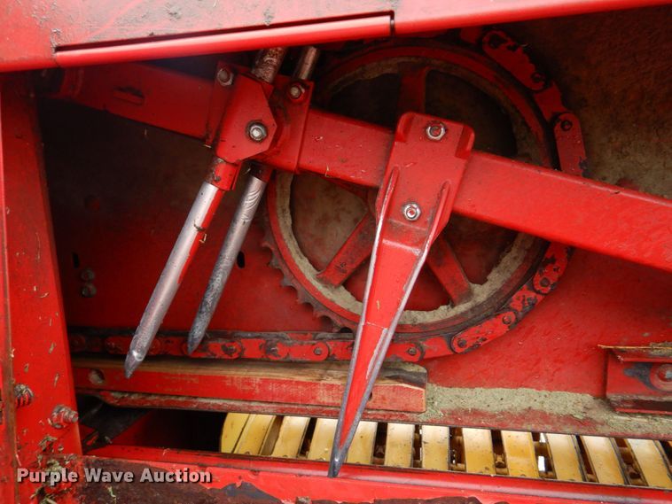 image for item DM7328 New Holland 316 Hayliner  small square baler