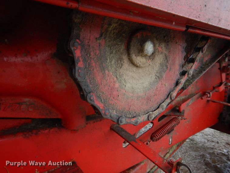 image for item DM7328 New Holland 316 Hayliner  small square baler