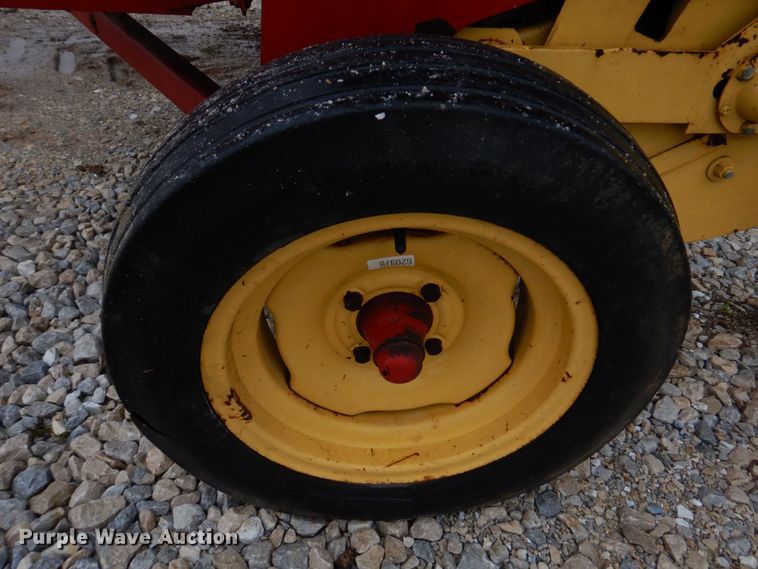 image for item DM7328 New Holland 316 Hayliner  small square baler