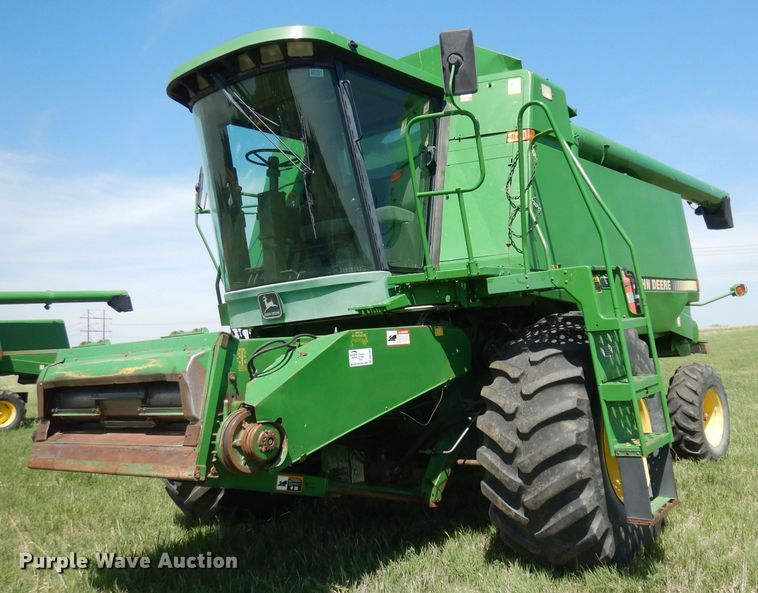image for item DN1503 1992 John Deere 9600  combine