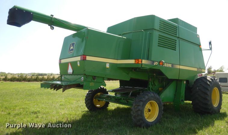 image for item DN1503 1992 John Deere 9600  combine