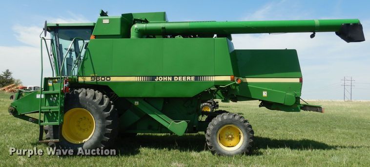 image for item DN1503 1992 John Deere 9600  combine