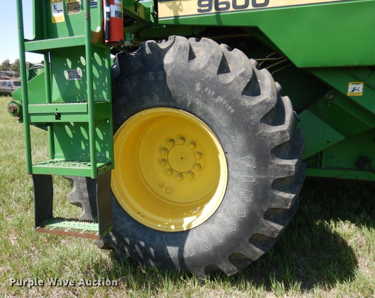 image for item DN1503 1992 John Deere 9600  combine