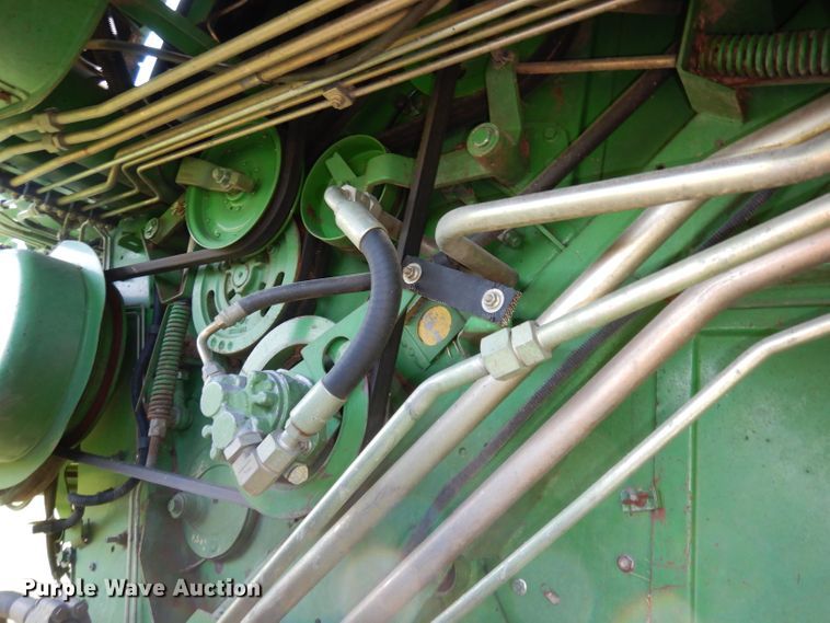 image for item DN1503 1992 John Deere 9600  combine