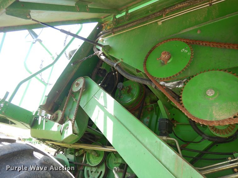 image for item DN1503 1992 John Deere 9600  combine