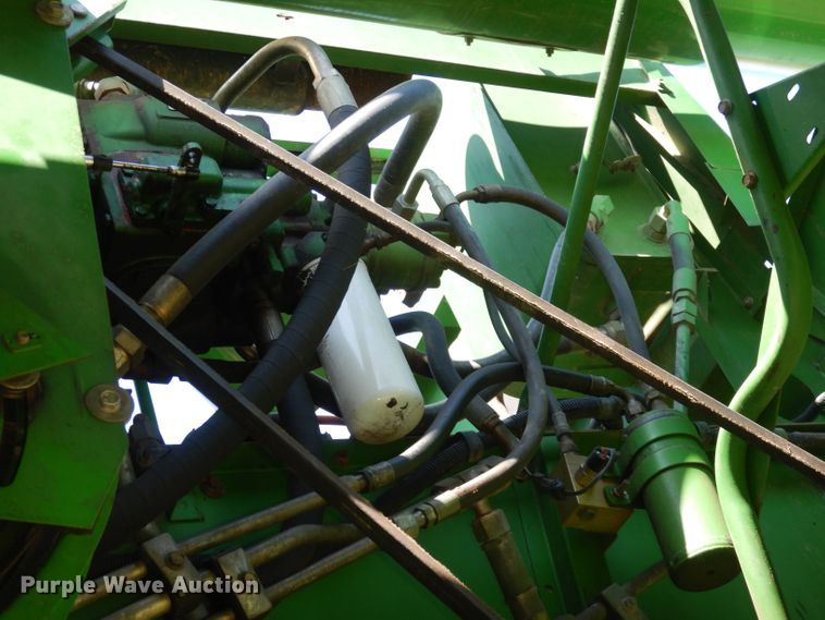 image for item DN1503 1992 John Deere 9600  combine