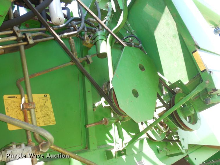 image for item DN1503 1992 John Deere 9600  combine