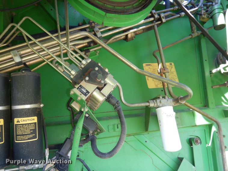 image for item DN1503 1992 John Deere 9600  combine