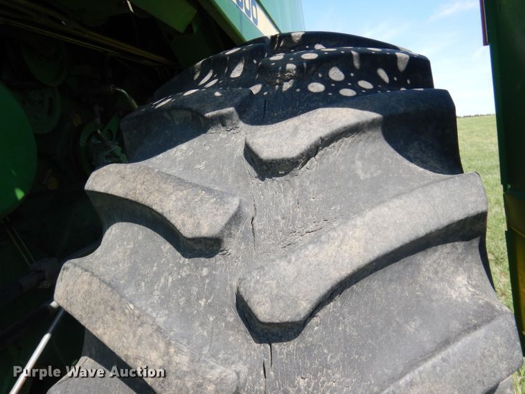image for item DN1503 1992 John Deere 9600  combine