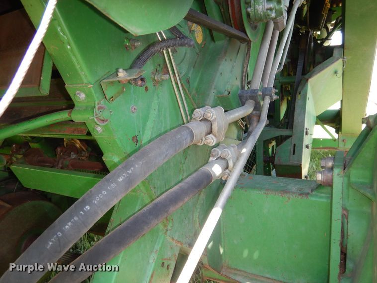 image for item DN1503 1992 John Deere 9600  combine