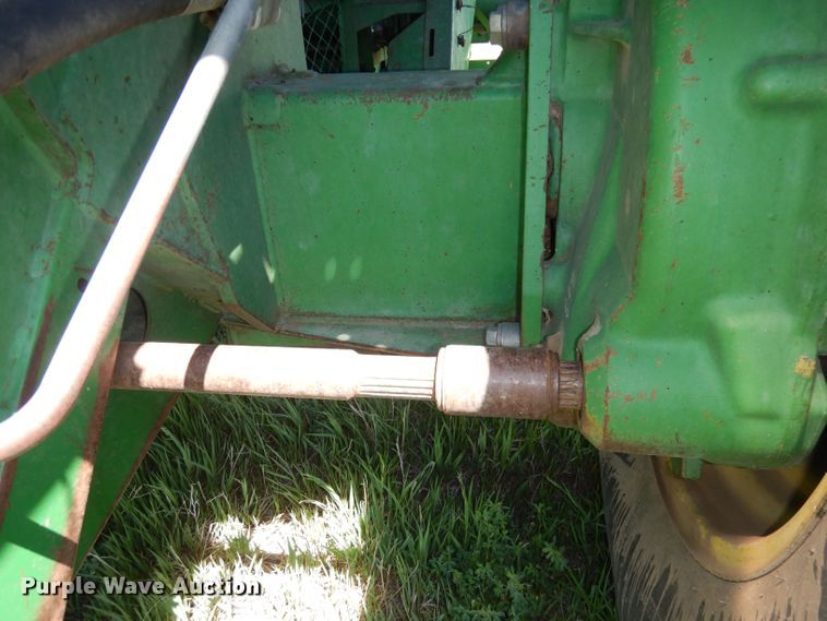 image for item DN1503 1992 John Deere 9600  combine