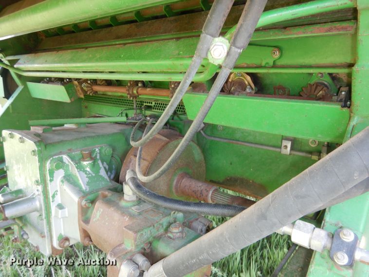 image for item DN1503 1992 John Deere 9600  combine