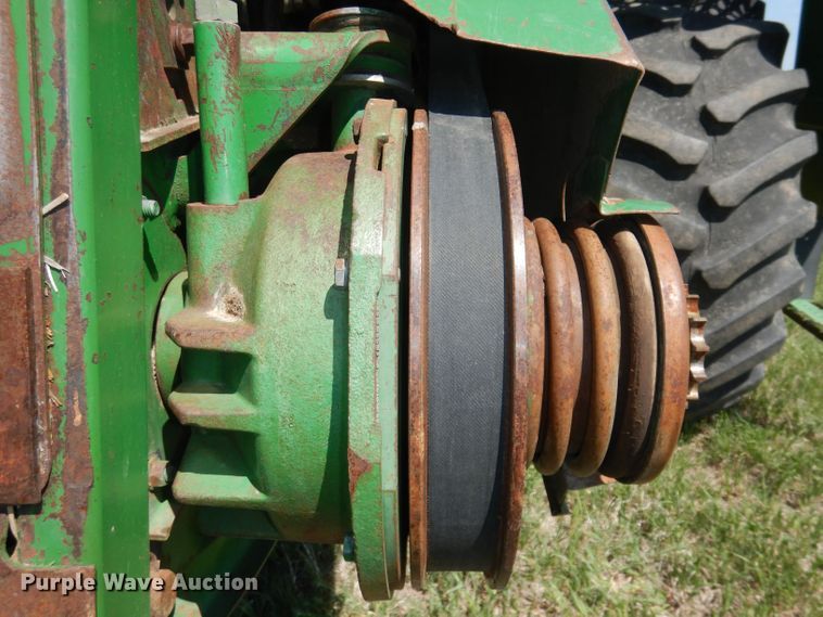 image for item DN1503 1992 John Deere 9600  combine