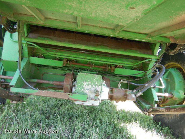 image for item DN1503 1992 John Deere 9600  combine