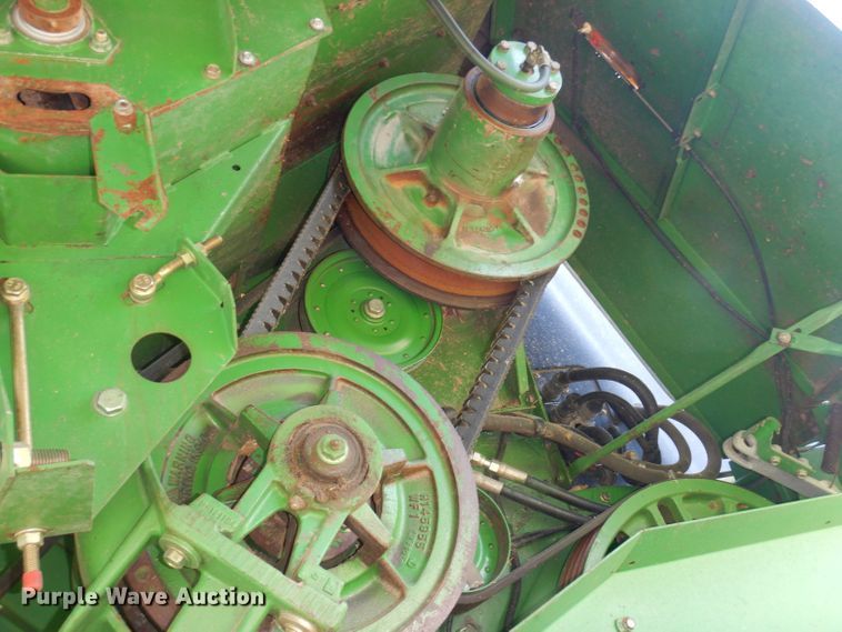 image for item DN1503 1992 John Deere 9600  combine