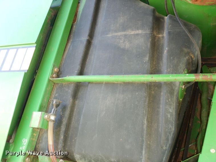 image for item DN1503 1992 John Deere 9600  combine